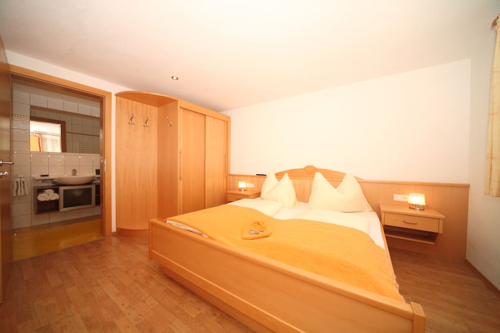 Doppelbett-Kingsize