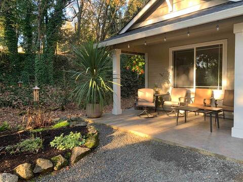 Marvins Gardens & Pond in Antique and Wine Country