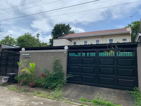 4 Bedroom Vicarville Resthouse