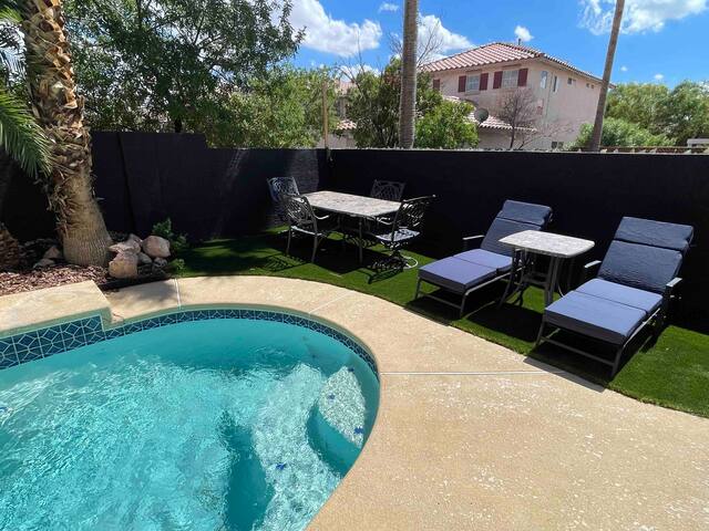 Unwind in Unique Pool Home-8 mile 2strip gallery image 5