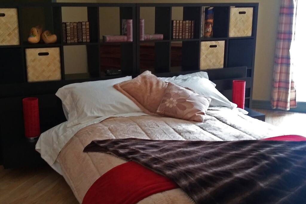 Chambre principale avec salle d'eau et sa terrace privée
