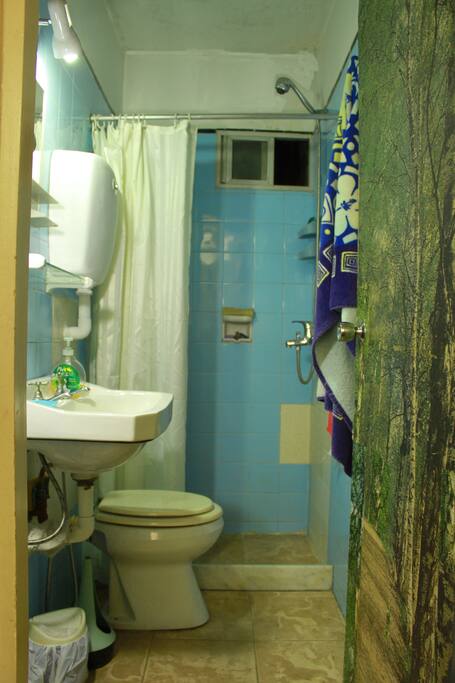 BAÑO PRIVADO / GUEST TOILET