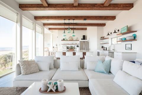 Modern Oceanfront Luxury with Floor-to-Ceiling Views