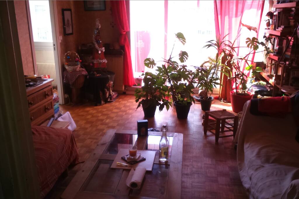Salon, balcon, espace.