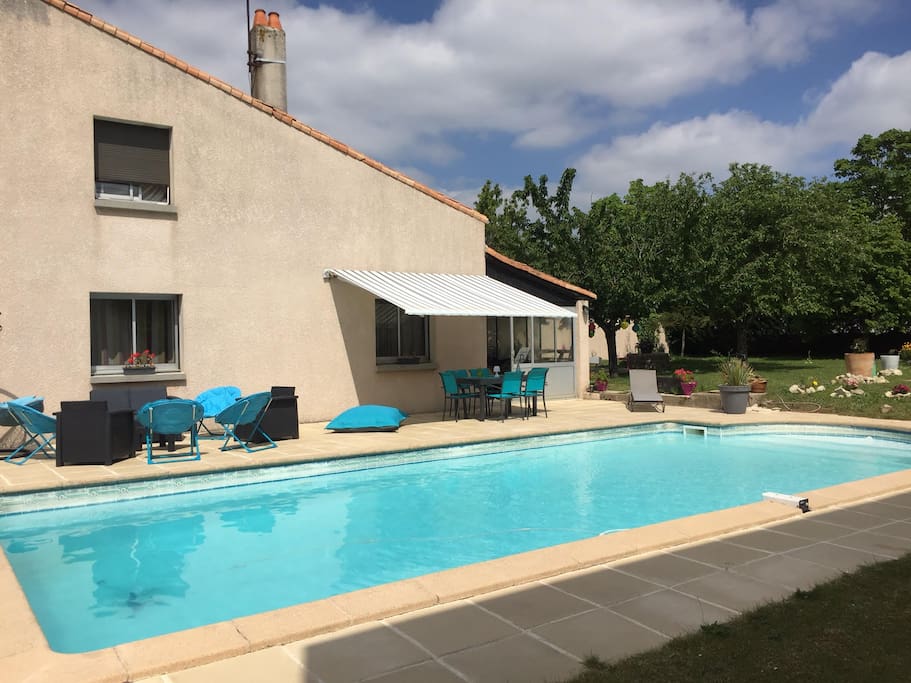 Piscine non chauffée à disposition des hôtes.