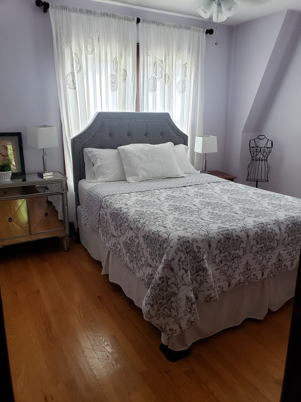 Bedroom 2 - Queen Bed