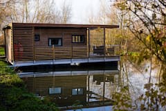 Floating+Lakeside+Lodge+EIDER.+Dog+friendly.