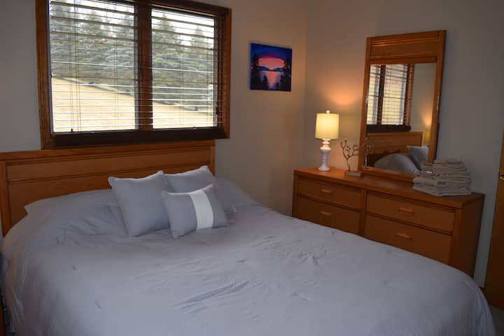 配备标准双人床的卧室