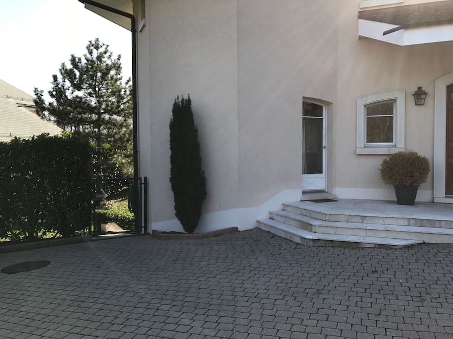 Garden entrance to Studio41.