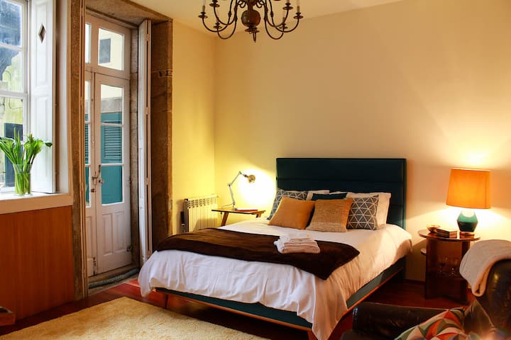 Oporto Vintage Art Suite with Patio and Kitchen