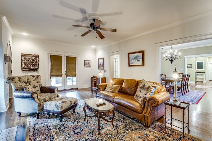 Cowboy Casa Walk to Dickies Arena