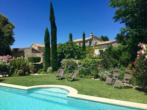 Beautiful 18th Century Provençal Mas with Pool