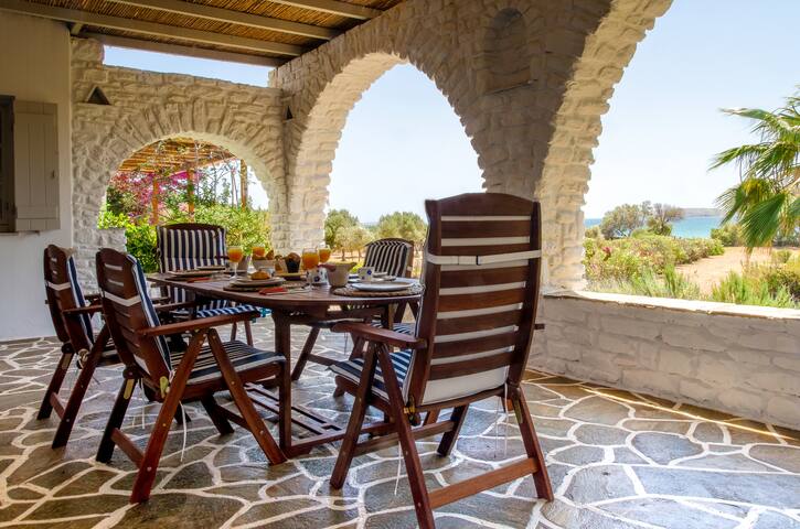 Calmea: Seafront Escape – beachfront gallery image 3