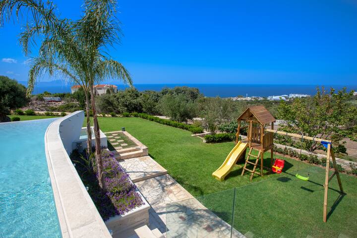 Lush Retreat with Sea Views, Near Beach gallery image 5