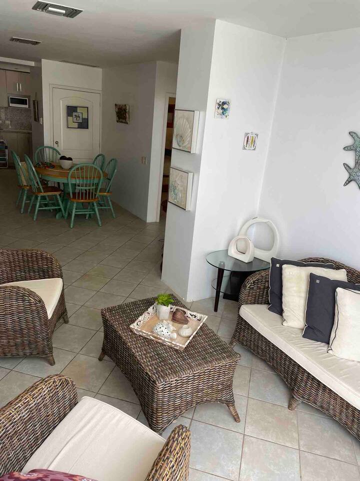 Sala con vista al mar. Sala de estar con vista al mar