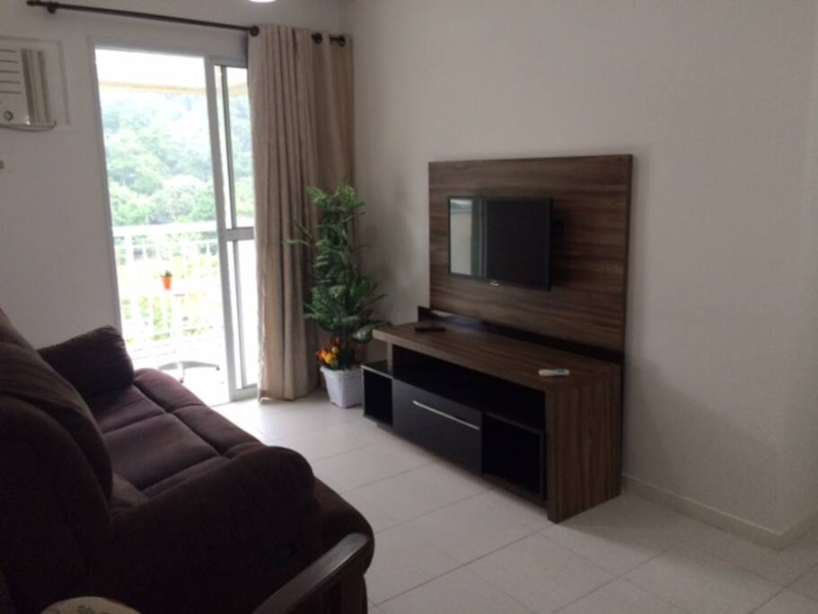 TV a cabo, wifi e ar condicionado