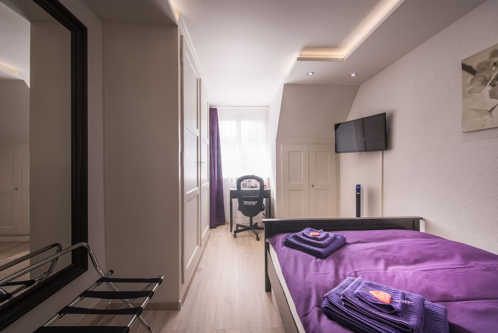 Superior Queensize Bedroom