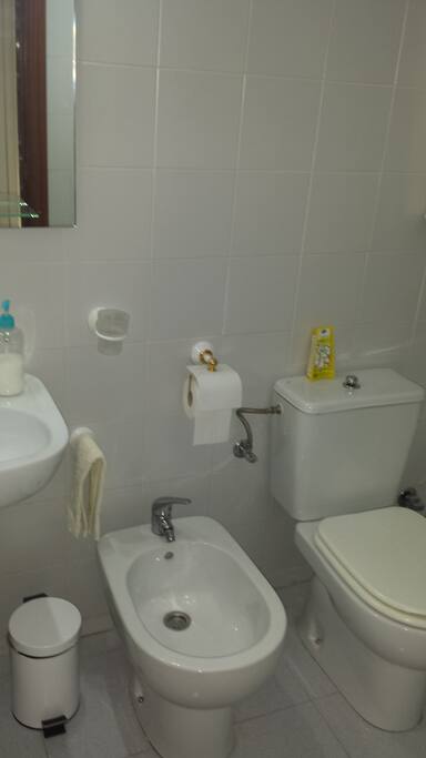 Baño a compartir, con la otra habitación