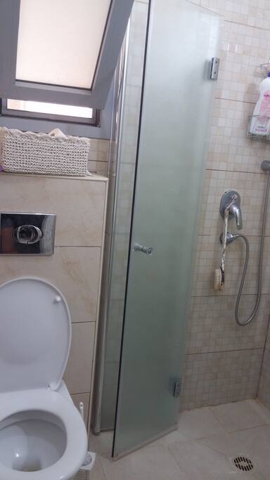 Parents bathroom
