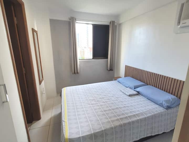 卧室、套房、内置衣橱、1.38 x 1.88的床。床垫Ortobom ， D33。 