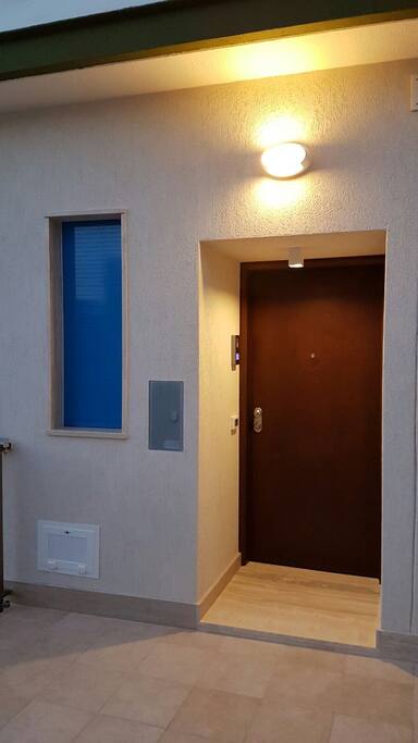 Benvenuti a casa mia. Entrate e lasciate un po’ della felicità che recate.
(Anonimo)