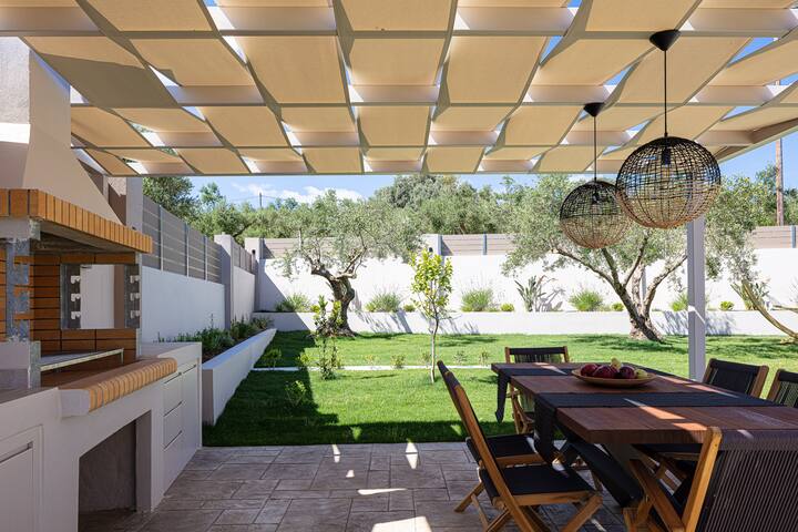 Koin Villa Sunrise, with Heated Pool & Whirlpool gallery image 4