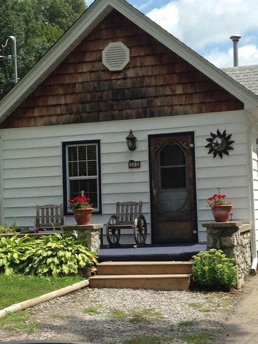 Cottage A (Very Cozy and Spacious 2 Bedroom )