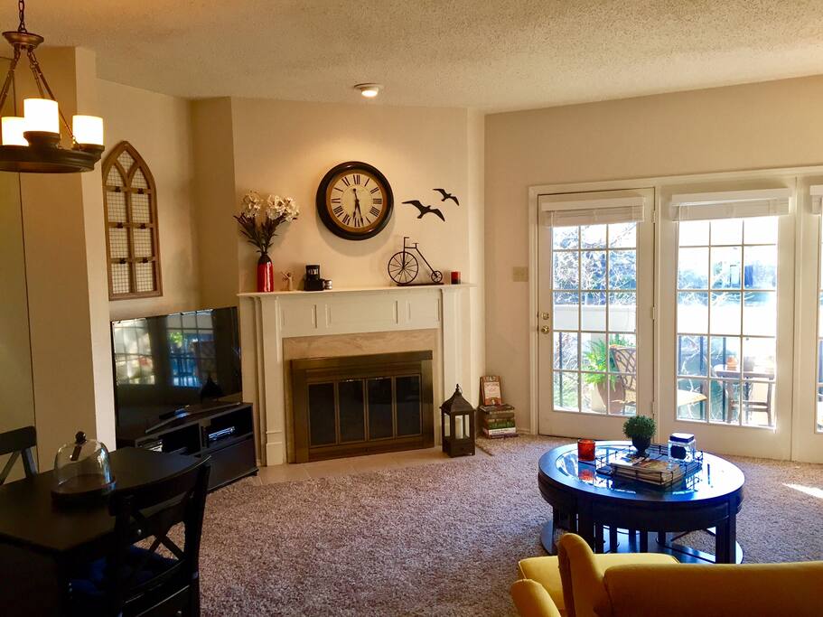 49" flat screen smart tv, fireplace,dinette