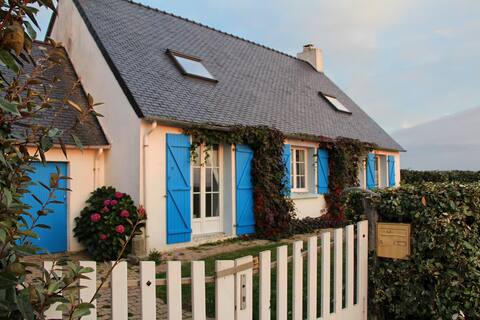 Charming fisherman's house facing the ocean
