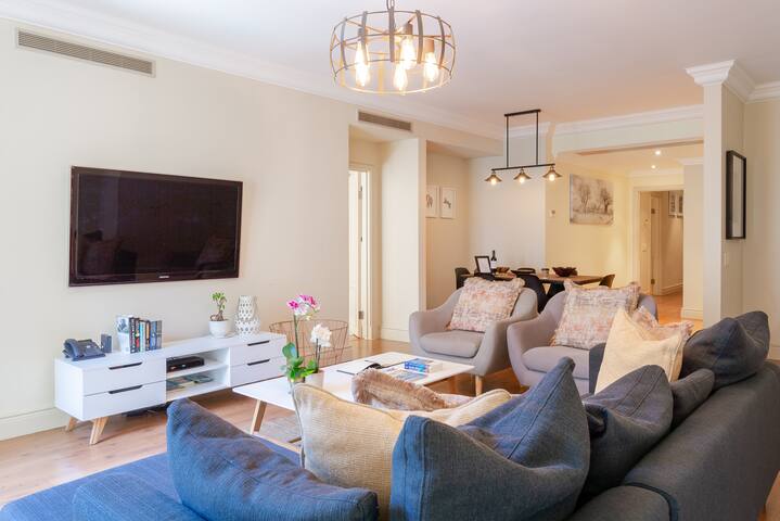 Spacious And Convenient Greenpoint Living gallery image 2