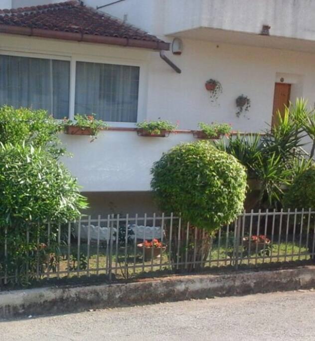 Giardino fronte casa