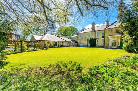 Northolme Hall - Large Country Mansion with Pool