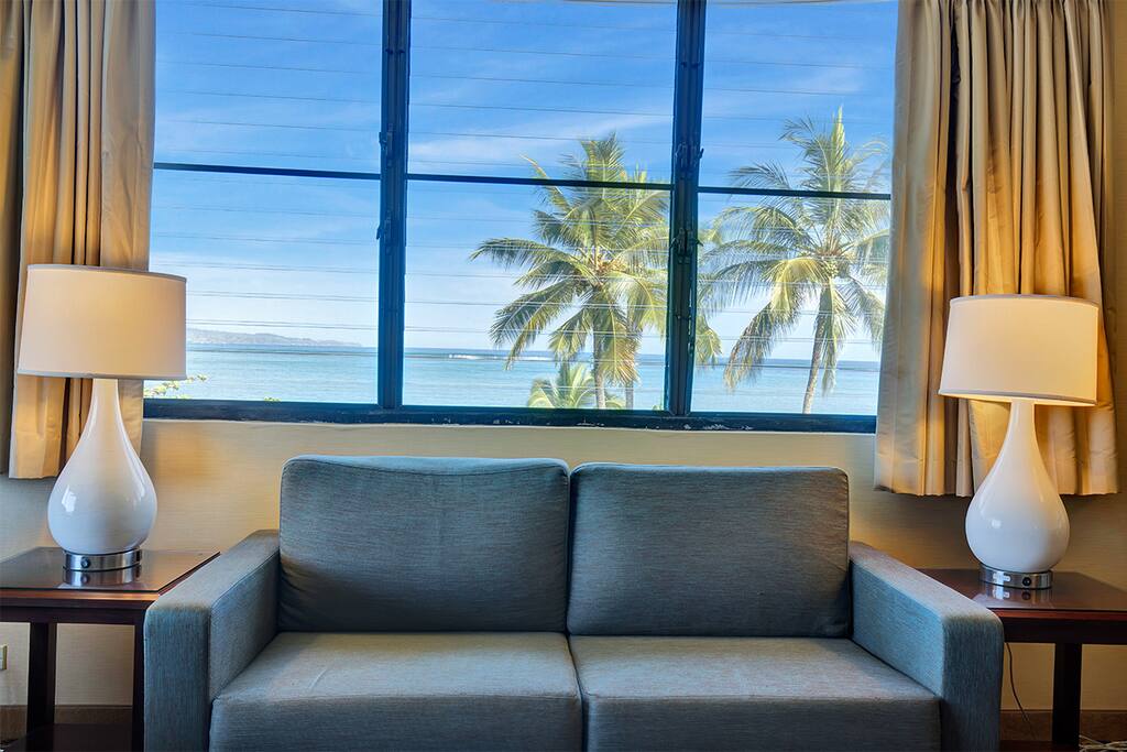 1 Bedroom Ocean Suite - Living Room