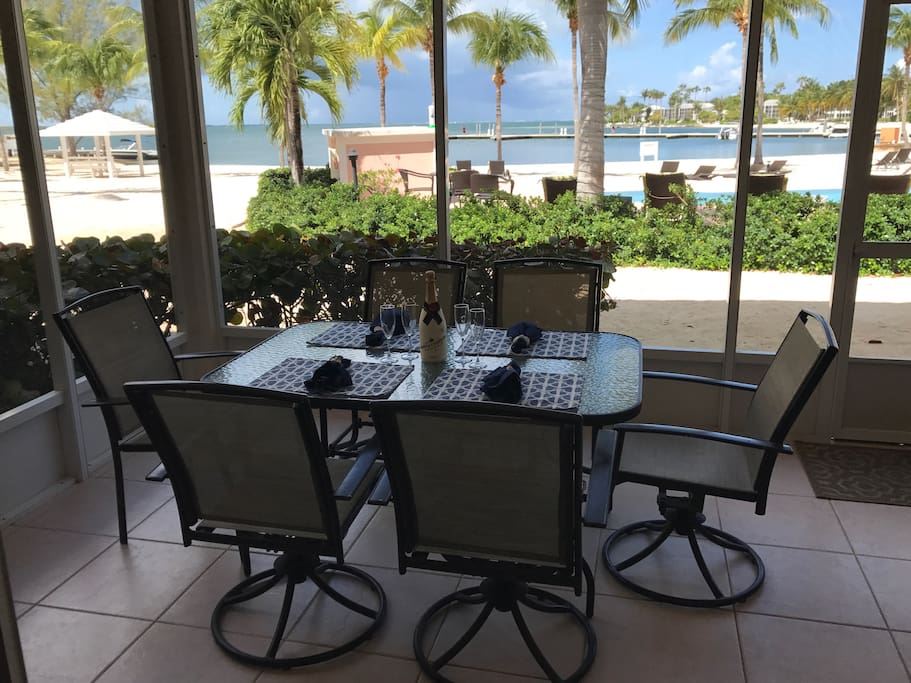 Have breakfast, lunch or dinner out on the lanai with seating for six and views that are amazing