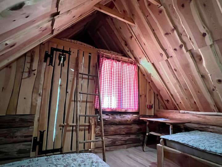 Wooden Glamp Cabin #1 - Bled