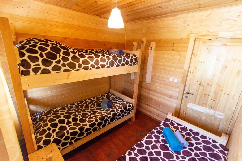 triple room with shared bathroom an shower