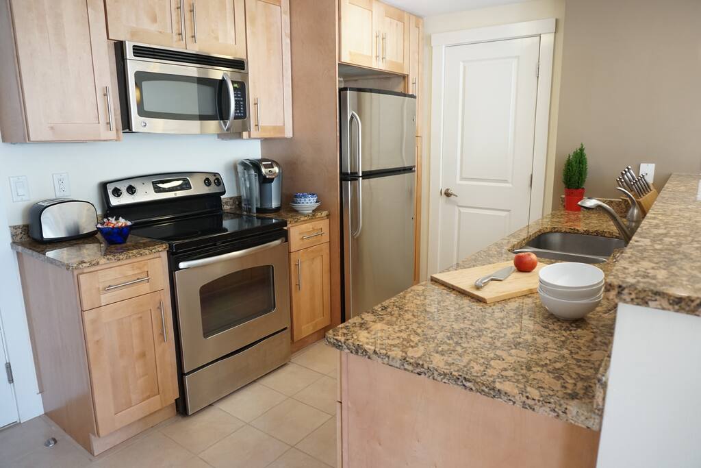 Fully equipped gourmet kitchen