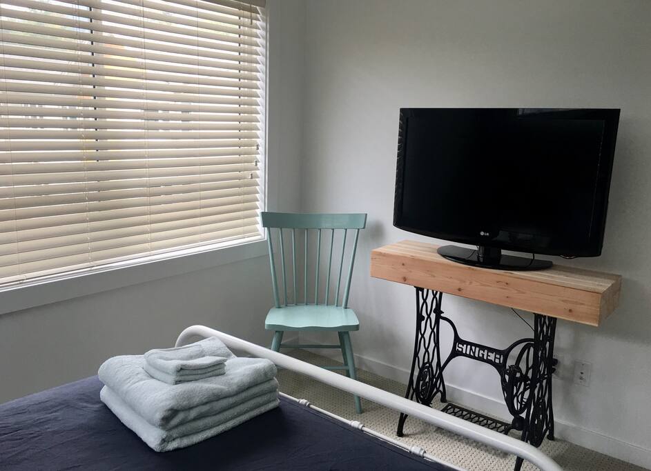 Private guest bedroom.