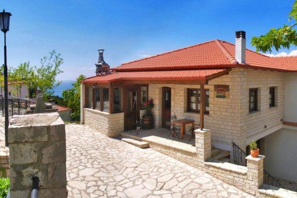 εξωτερικό ταβέρνας