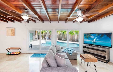 MIAMI Hemingway’s pool house near Miami airport