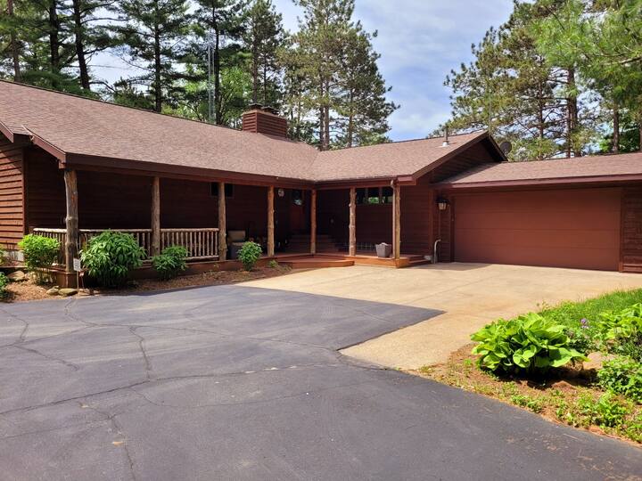 Lakeside Escape/lakefront /Ice fishing/Sandy beach Houses for Rent in