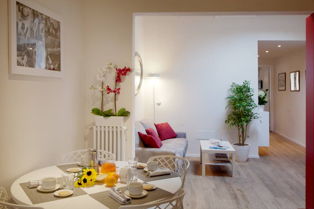STYLISH APARTMENT FLORENCE
Living Room And Dining Area