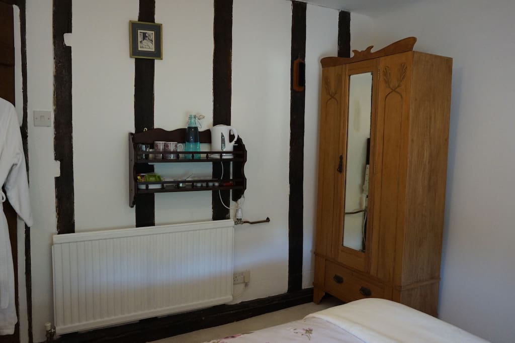 'The Constable' gorgeous cosy Tudor Double bedroom