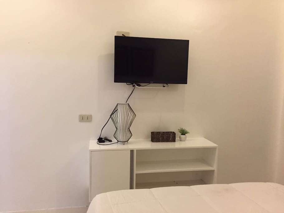 Flat TV with cable