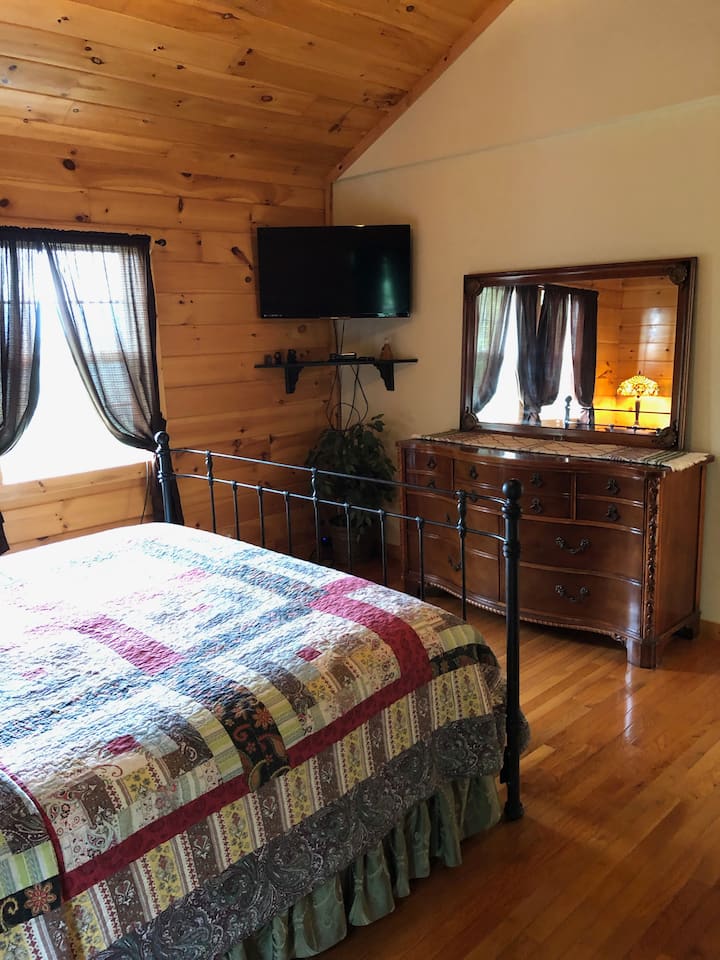 Dormitorio principal con TV