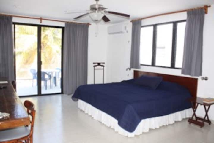 חדר שינה ראשי
(קומה 2)