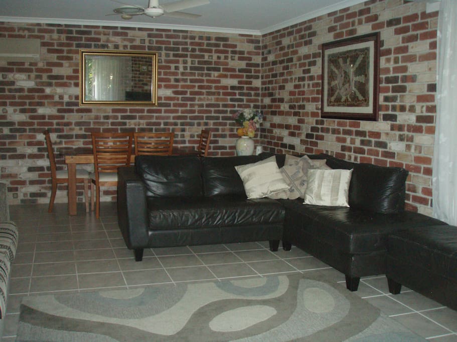 Good size lounge/dining