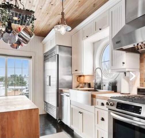 Luxury Cottage w/ Hot tub at Parlee Beach gallery image 3