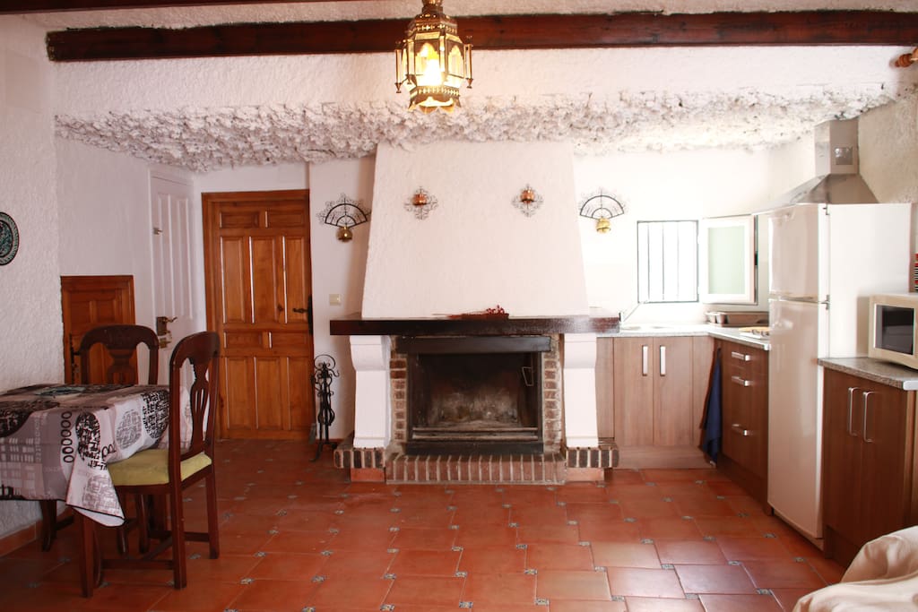 salón con chimenea