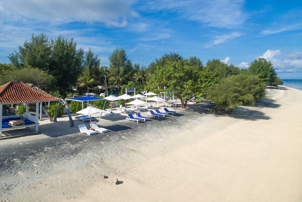 No need to rush, the beach is right there at your sight